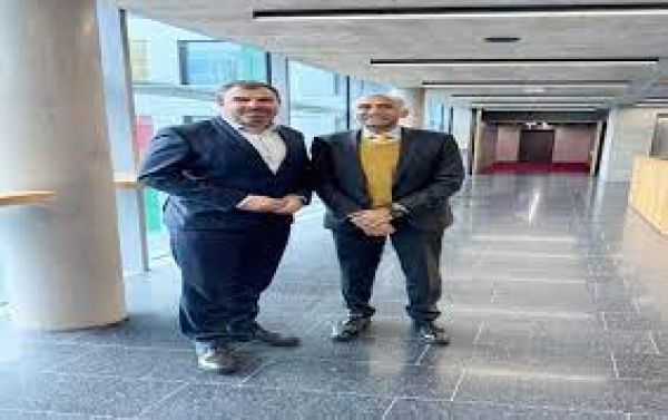 जर्मनी में भारत के राजनयिक हरीश पर्वतनेनी ने आज बर्लिन में जर्मनी के रक्षा राजनीतिक प्रवक्ता फ्लोरियन हैह्न से भेंट की।