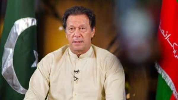 पाकिस्तान में आम चुनाव से पहले इमरान खान की पार्टी ने टाला पार्टी का संगठनात्मक चुनाव