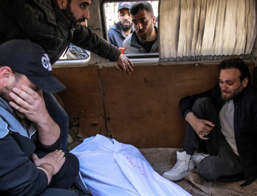 इजराइली सुरक्षा बलों ने गाजा शहर में भीड़ पर चलाई गोली, 100 से ज्यादा की मौत