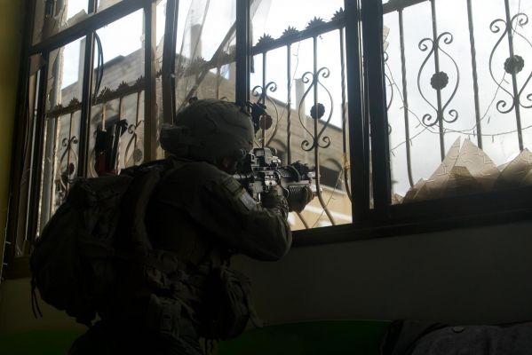 गाजा के अल शिफा अस्पताल में हमास आतंकी मौजूद, इजराइली फौज घुसी, 20 बंदूकधारी मार गिराए