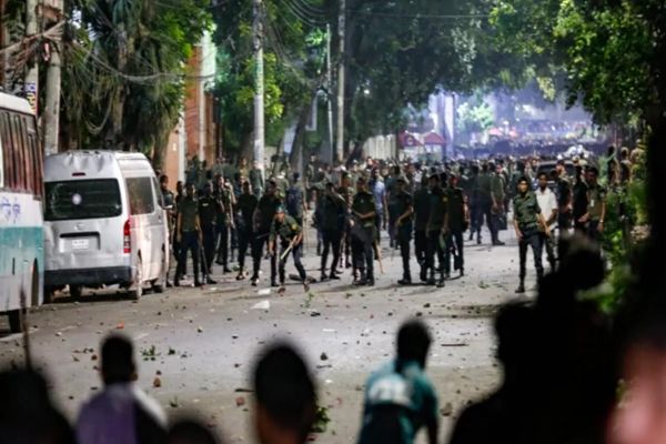 ढाका कोर्ट ने अंसार के 388 कार्यकर्ताओं को जेल भेजा