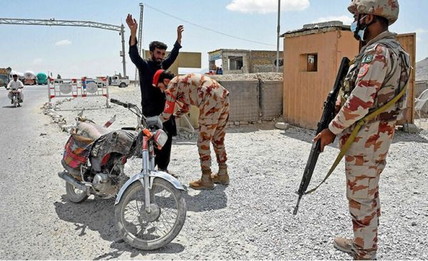 बलूचिस्तान में आतंकी हमले की गाज आईजी अब्दुल खालिक शेख पर गिरी