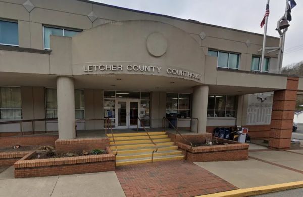 अमेरिका में कोर्ट रूम में जिला जज की गोली मारकर हत्या, आरोपित ने किया आत्मसमर्पण 