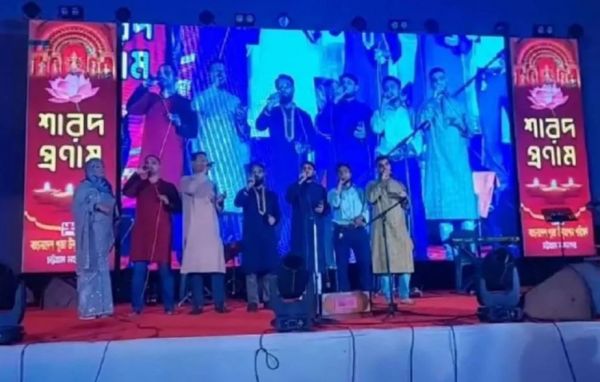 बांग्लादेश में दुर्गापूजा समारोह के मंच पर जबरन चढ़े कट्टरपंथी, गाया इस्लामी गाना