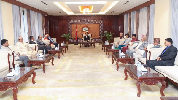 नेपाल में सत्तारूढ़ घटक दलों के बीच खट-पट तेज, प्रधानमंत्री ओली आज मिलेंगे गठबंधन के नेताओं से