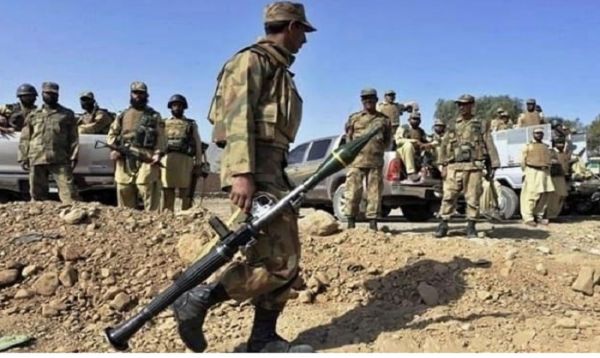 पाकिस्तान के सुरक्षाबलों ने 12 आतंकवादियों को मार गिराया 