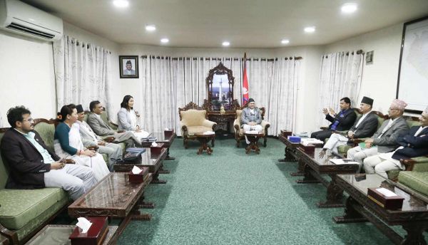 नेपाल में ओली सरकार दल विभाजन संबंधी अध्यादेश लाने की तैयारी में