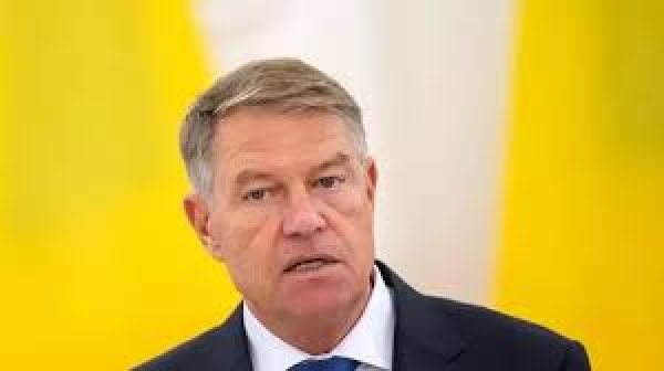  रोमानिया के राष्ट्रपति क्लॉस इओहानिस ने महाभियोग की योजना के बीच दिया इस्तीफा