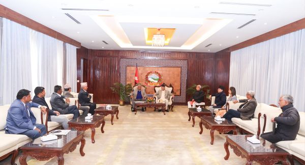 प्रधानमंत्री ओली ने बैठक में मधेशी दलों से अध्यादेश पारित कराने के लिए किया सहयोग का आग्रह 