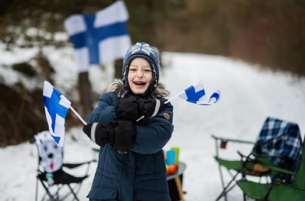  फिनलैंड के लोग दुनिया में सबसे ज्यादा खुश