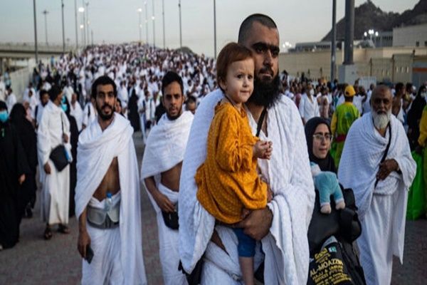 इस वर्ष हजारों पाकिस्तानी तीर्थयात्री हज से वंचित