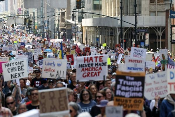 अमेरिका भर में हजारों प्रदर्शनकारियों ने ट्रम्प के खिलाफ रैली निकाली