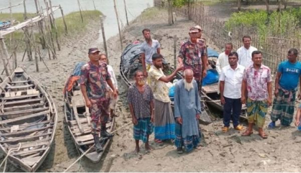  भारत ने बांग्लादेश के मछुआरों की दो नावें लौटाईं