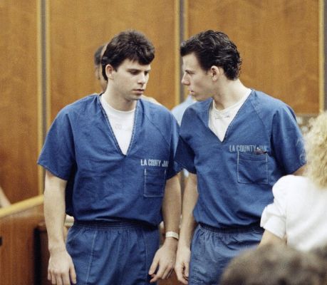 अमेरिका में मेनेंडेज बंधुओं को माता-पिता की हत्या के जुर्म में आजीवन कारावास की सजा, 30 साल से ज्यादा जेल में काटे, रिहाई का रास्ता साफ