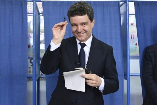 निकुसोर डैन बने रोमानिया के नए राष्ट्रपति, सुधारों का दिया संदेश