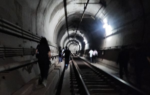 सियोल में चलती मेट्रो ट्रेन में लगी आग, जान बचाकर भागे यात्री, सुरंग से बाहर निकले