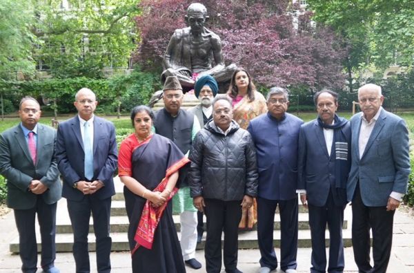 'पाकिस्तान भीख के पैसे से फैलाता है आतंकवाद, भारत को कुचलना आता है'