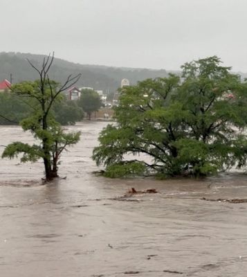टेक्सास में भीषण बाढ़ से 24 की मौत, दर्जनों लापता &mdash; राहत और बचाव कार्य जारी