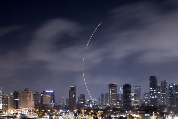 इज़राइल का कहना है कि यमन से प्रक्षेपित मिसाइल को रोक दिया गया।