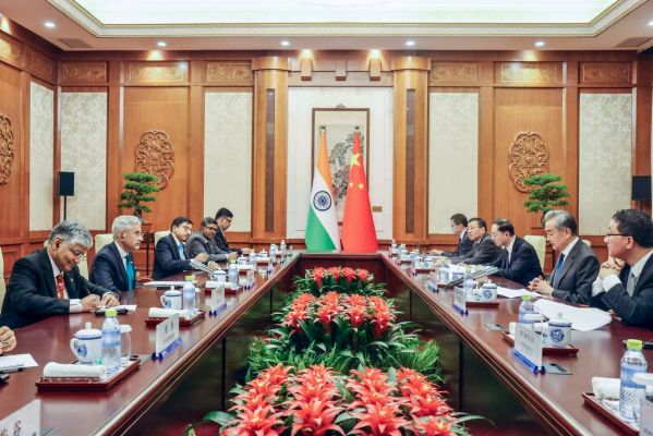 भारत-चीन संबंधों में नई गति: बीजिंग में जयशंकर-वांग यी की बैठक में जल सहयोग और व्यापार पर चर्चा