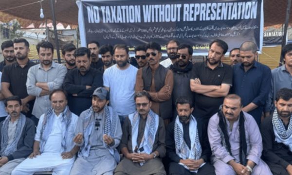 पाकिस्तान में 22 दिन से खुंजेराब दर्रे के रास्ते चीन के बीच व्यापार और यात्रा बाधित