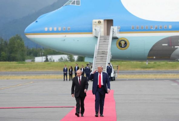 अलास्का में पुतिन से मिले ट्रंप, युद्धविराम का दारोमदार जेलेंस्की पर छोड़ा