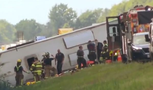 न्यूयॉर्क में टूर बस राजमार्ग पर पलटी, पांच की मौत, 32 घायल, पीड़ितों में भारतीय भी हो सकते हैं