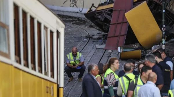 पुर्तगाल में ऐतिहासिक पर्यटक ट्रेन दुर्घटनाग्रस्त, 17 की मौत, 21 घायल