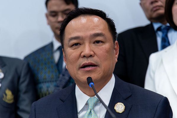 थाईलैंड में सत्तारूढ़ पार्टी के प्रतिद्वंद्वी को हराकर अनुतिन चार्नविराकुल प्रधानमंत्री चुने गए