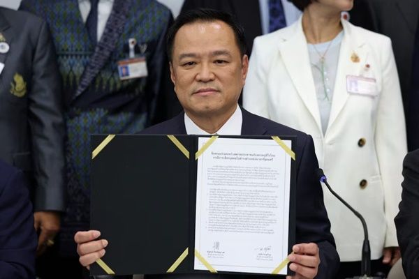 अनुतिन चार्नविराकुल बने थाईलैंड के नए प्रधानमंत्री