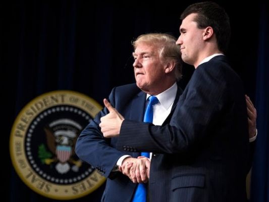 यूटा में बहस के दौरान चार्ली किर्क की गोली मारकर हत्या, एफबीआई ने 10 लाख डॉलर का इनाम घोषित किया