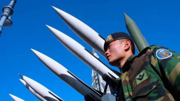 परमाणु हथियारों और सैन्य ताकत बढ़ाने की नीति जल्द पेश करेगा उत्तर कोरिया