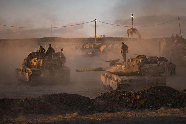 इज़रायली सेना ने गाजा शहर पर कब्ज़ा करने के लिए ज़मीनी हमला शुरू किया