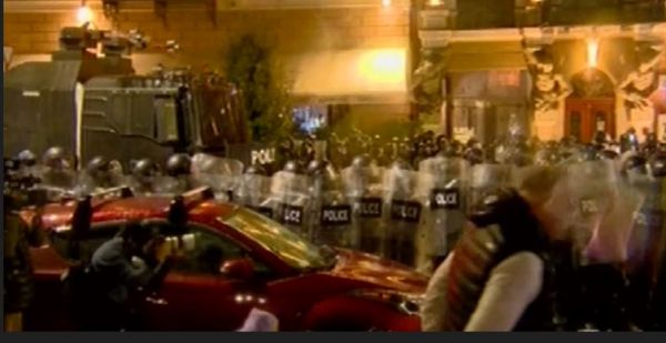 जर्जिया में सरकार विरोधी प्रदर्शन तेज, प्रदर्शनकारियों की राष्ट्रपति भवन में घुसने की कोशिश नाकाम, कोबाखिद्जे सरकार कराएगी जांच