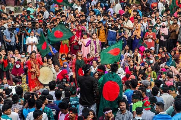 बांग्लादेश में जुलाई चार्टर पर जनमत संग्रह कराने के समय पर राजनीतिक दलों में गतिरोध