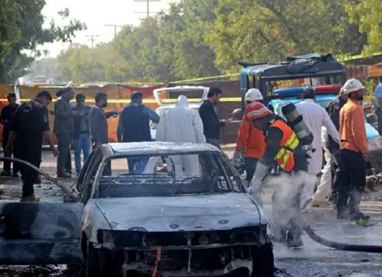 पाकिस्तान के रक्षामंत्री का अफगानिस्तान के आतंकी पनाहगाहों पर हमले की संभावना से इनकार नहीं