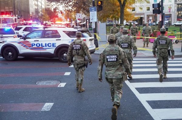 वाशिंगटन में व्हाइट हाउस के पास नेशनल गार्ड के दो जवानों को गोली मारी गई, संदिग्ध हिरासत में