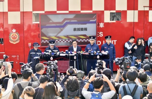  हांगकांग की आठ आवासीय इमारतों में लगी आग में मरने वालों की संख्या बढ़कर 128 हुई, अधिकांश की पहचान असंभव