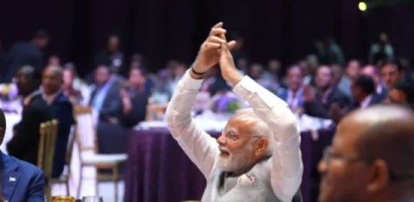  इथोपिया में गूंजा &lsquo;वंदे मातरम&rsquo;...., प्रधानमंत्री मोदी ने हाथ हिलाकर किया अभिवादन