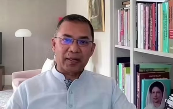  खालिदा के बेटे तारिक ने जब कहा- ' लंदन से वापसी मेरे बस में नहीं मां'