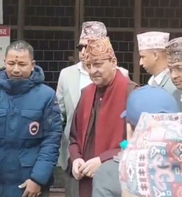 नेपाल के पूर्व राजा ज्ञानेंद्र शाह का अचानक पहुंचे विराटनगर,शनि मंदिर और काली मंदिर में की पूजा अर्चना
