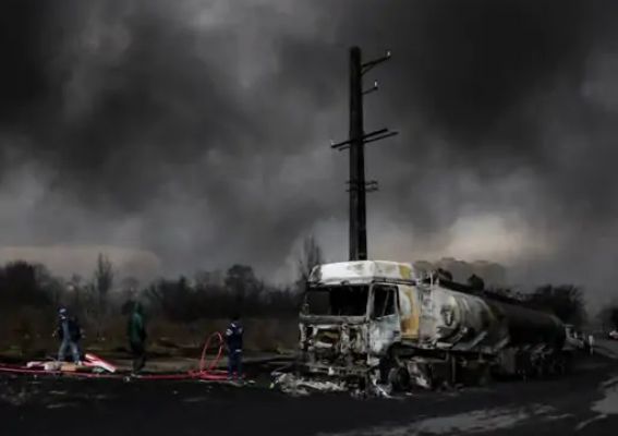 ईरान में ऑयल डिपो पर हमलों के बाद &lsquo;ब्लैक रेन&rsquo; का खतरा, डब्ल्यूएचओ ने जारी की चेतावनी