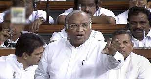 More than 370 passengers travel by Gandhinagar-Mumbai Vande Bharat train on Day One