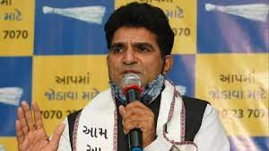 गुजरात चुनाव : आप ने इसुदान गढ़वी को घोषित किया मुख्यमंत्री का चेहरा