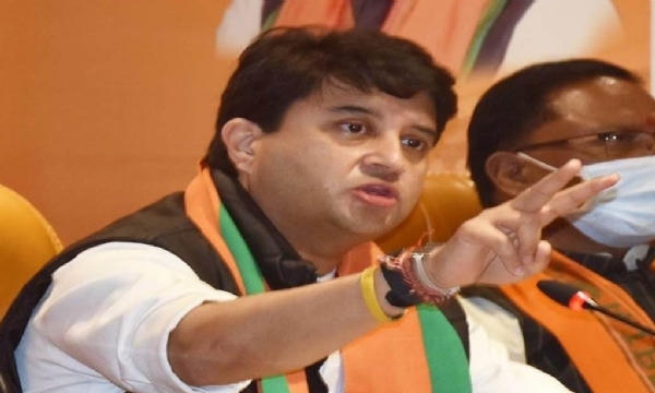 केंद्रीय मंत्री सिंधिया हुए कोरोना संक्रमित, भाजपा कोर ग्रुप की बैठक में हुए थे शामिल