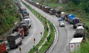 जम्मू-श्रीनगर राष्ट्रीय राजमार्ग सुचारू रूप से जारी, मुगल रोड व एसएसजी रोड फिर बंद