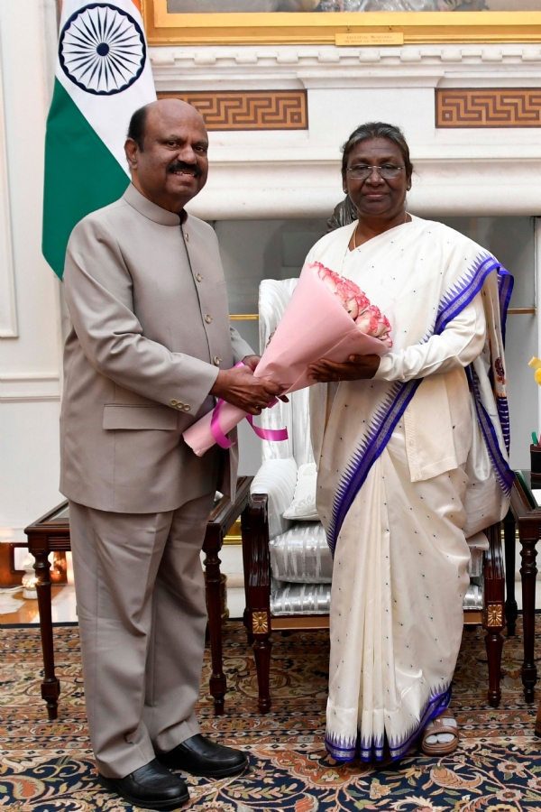 पश्चिम बंगाल के राज्यपाल आनंद बोस ने राष्ट्रपति से की भेंट