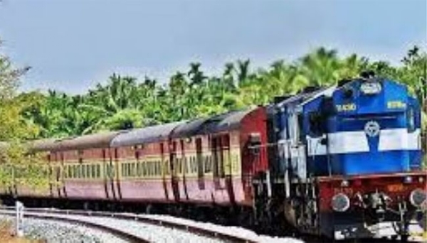 कोंकण कन्या एक्सप्रेस के इंजन में खराबी, आवागमन प्रभावित