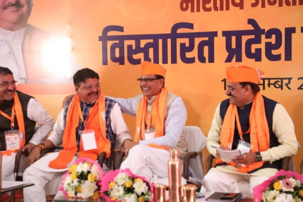 शिवराज का राहुल गांधी पर पलटवार, कहा-मोदी के नेतृत्व में हो रहा गौरवशाली भारत का निर्माण