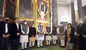 प्रधानमंत्री और लोकसभा अध्यक्ष के नेतृत्व में पंडित मालवीय और वाजपेयी को दी गई श्रद्धांजलि